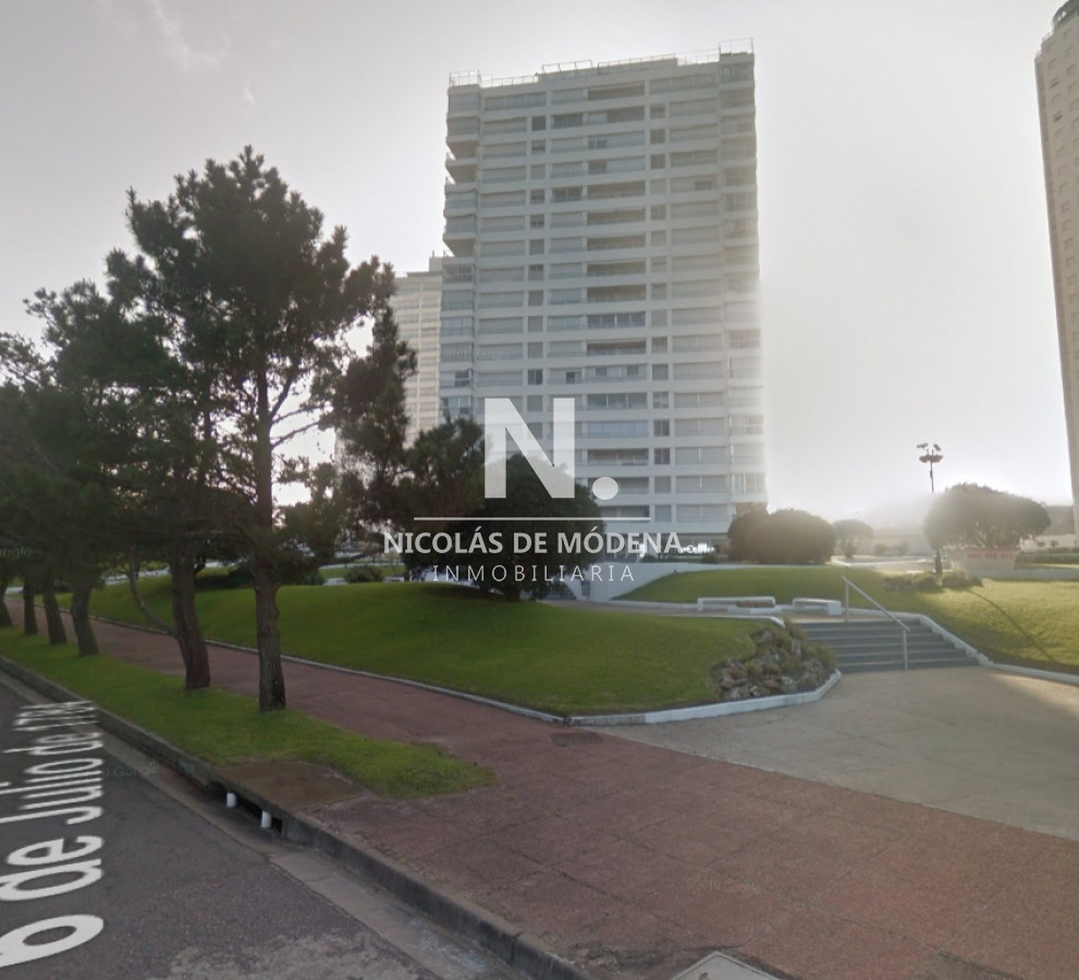 Departamento de 2 dormitorios en venta frente al mar. Lincoln Center. Playa Mansa,  - NDM19551A
