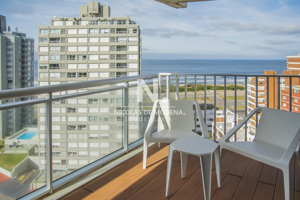Apartamento de 2 dormitorios en venta en Torre moderna a metros del mar. - NDM8322A