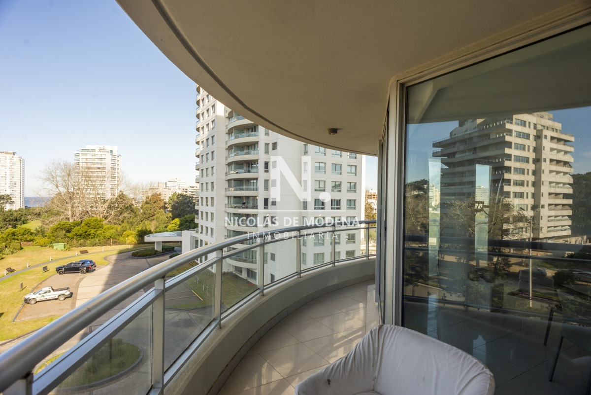 Vende apartamento con vista espectacular, de 3 dormitorios en Roosevelt, Punta del Este - NDM23385A