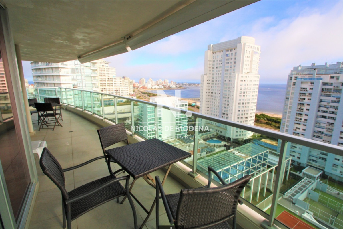 Vende apartamento Gala Tower, 3 dormitorios Playa Mansa  - NDM23165A
