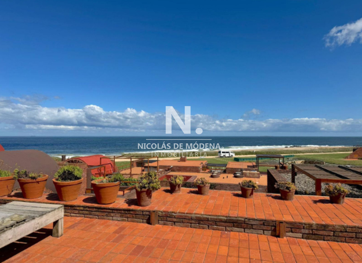 Alquila y vende apartamento de 3 dormitorios, terraza con parrillero propio en Manantiales. - NDM25036A