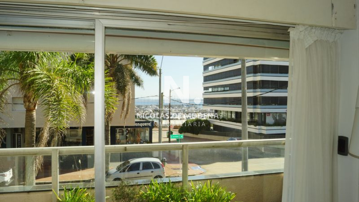 A pasos del Puerto, departamento de 3 dormitorios + dependencia en venta.