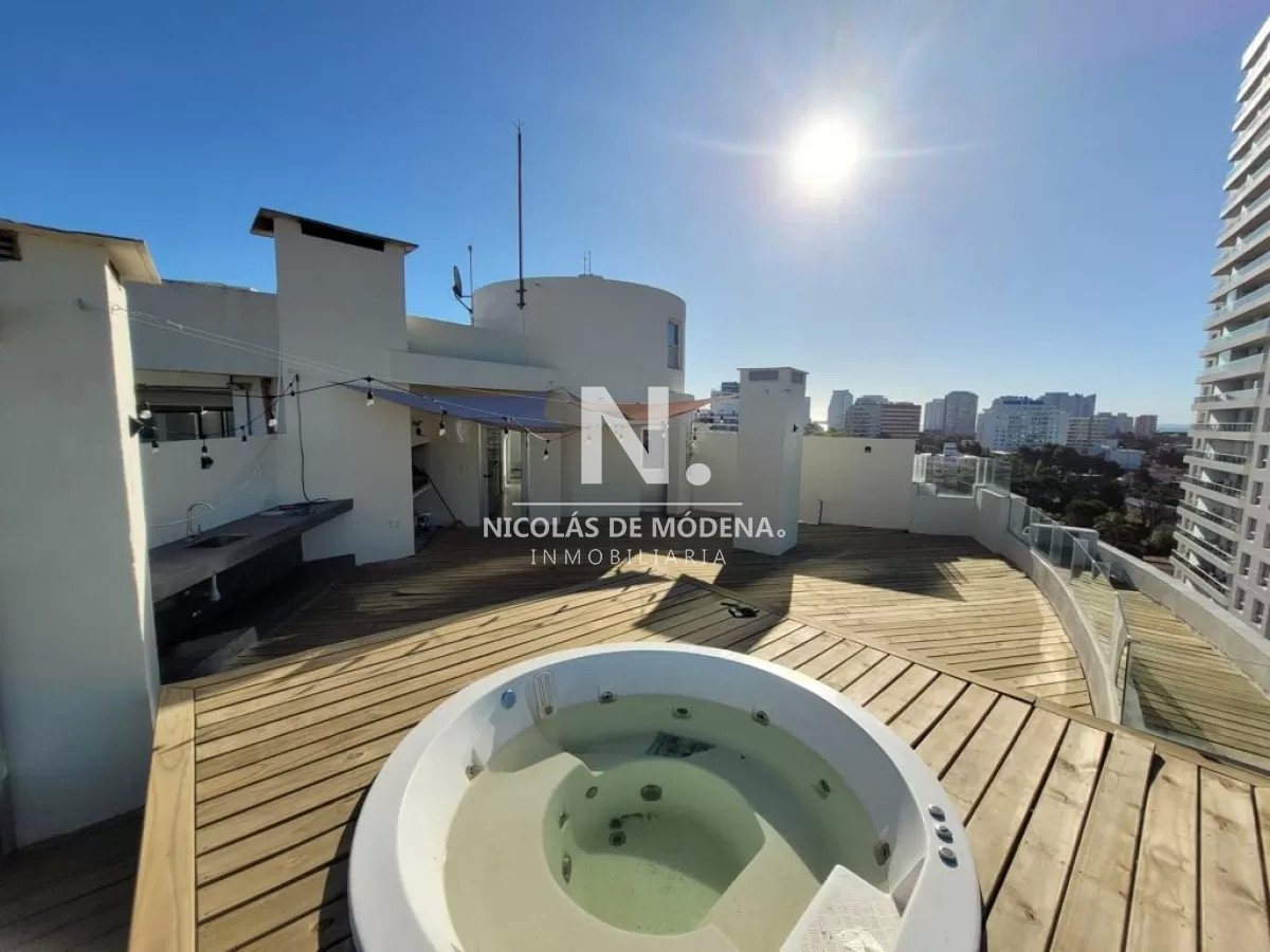 Hermosa vista y comodos espacios en el Departamento  de 4 dormitorios