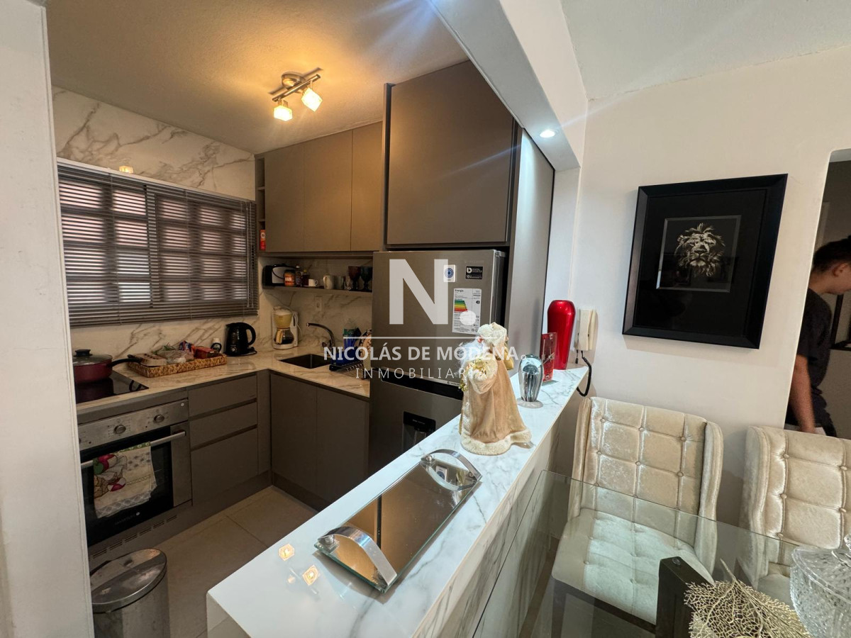 Vende apartamento en edificio de primera fila, Punta del Este - NDM24902A