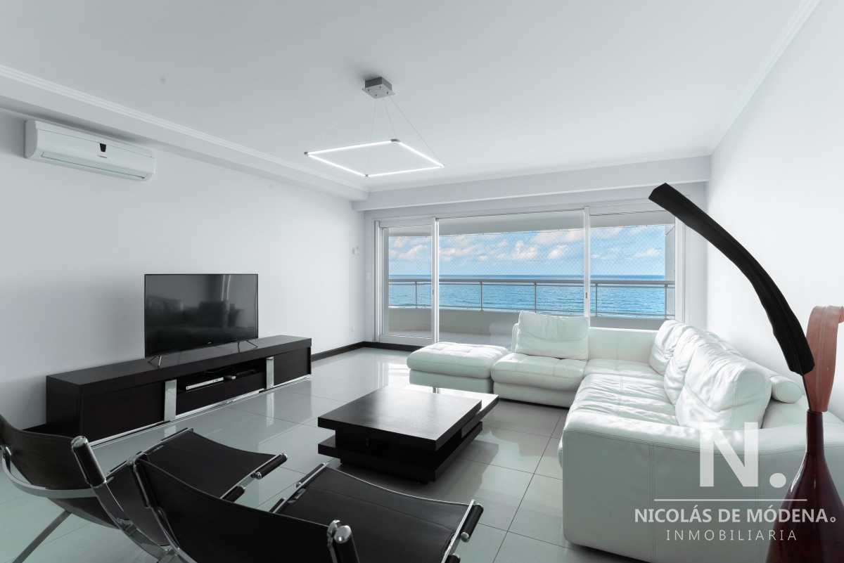 Alquila departamento de 3 dormitorios en suite en Brava- Punta del Este