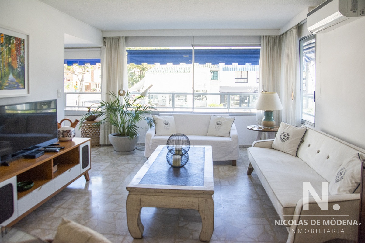 Vendido - Apartamento 2 dormitorios en plena peninsula en Punta del Este