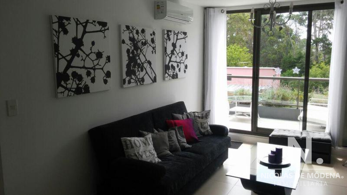 Confortable Apartamento en venta a minutos del mar. Moderno edificio sobre Av. Pedragosa Sierra