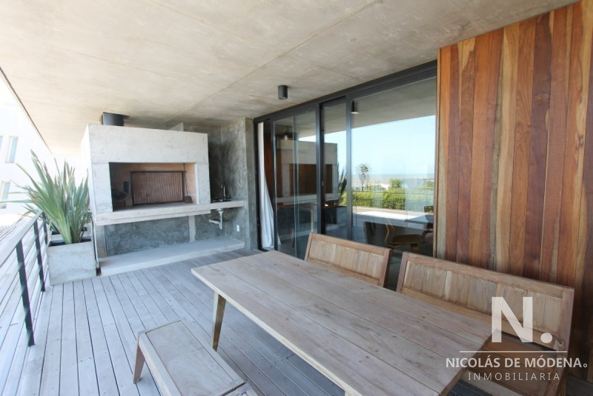 Apartamento de 2 dormitorios en Manantiales con vista al mar.