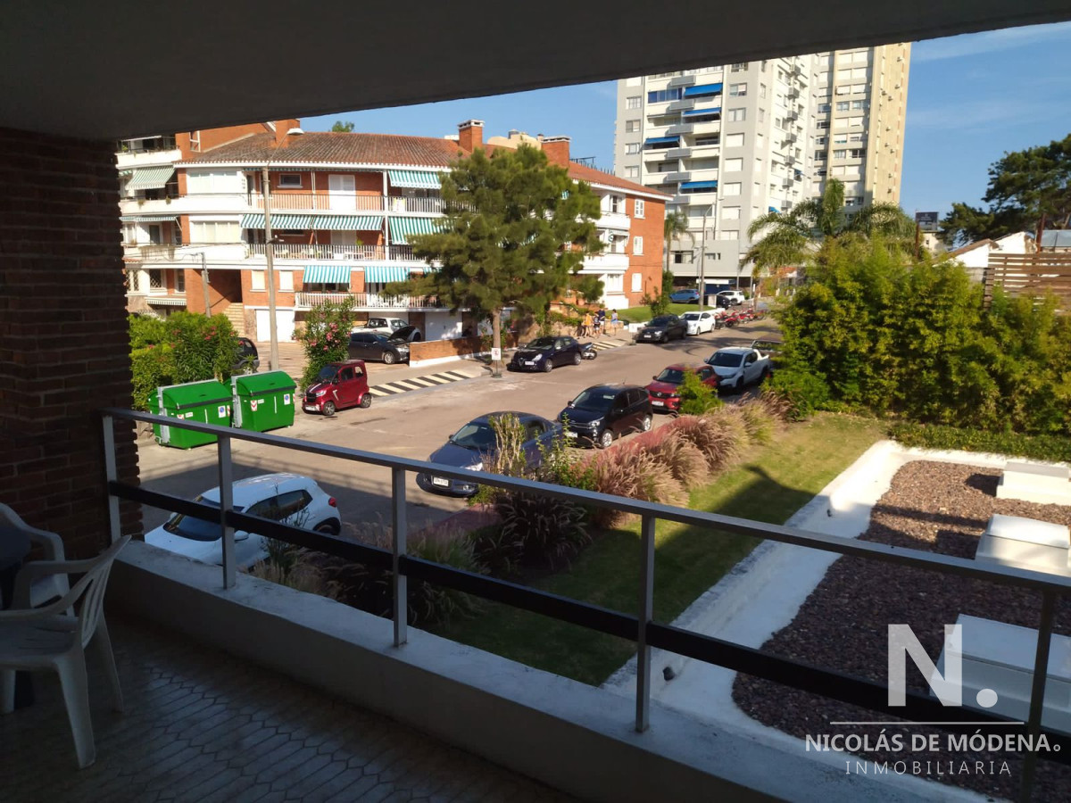 Apartamento en Alquiler de 2 dormitorios en Edificio Consul , Península , Punta del este 