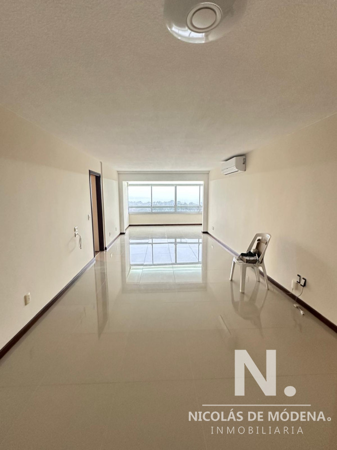 Vende espectacular apartamento en Roosevelt Punta del Este, de 3 dormitorios.
