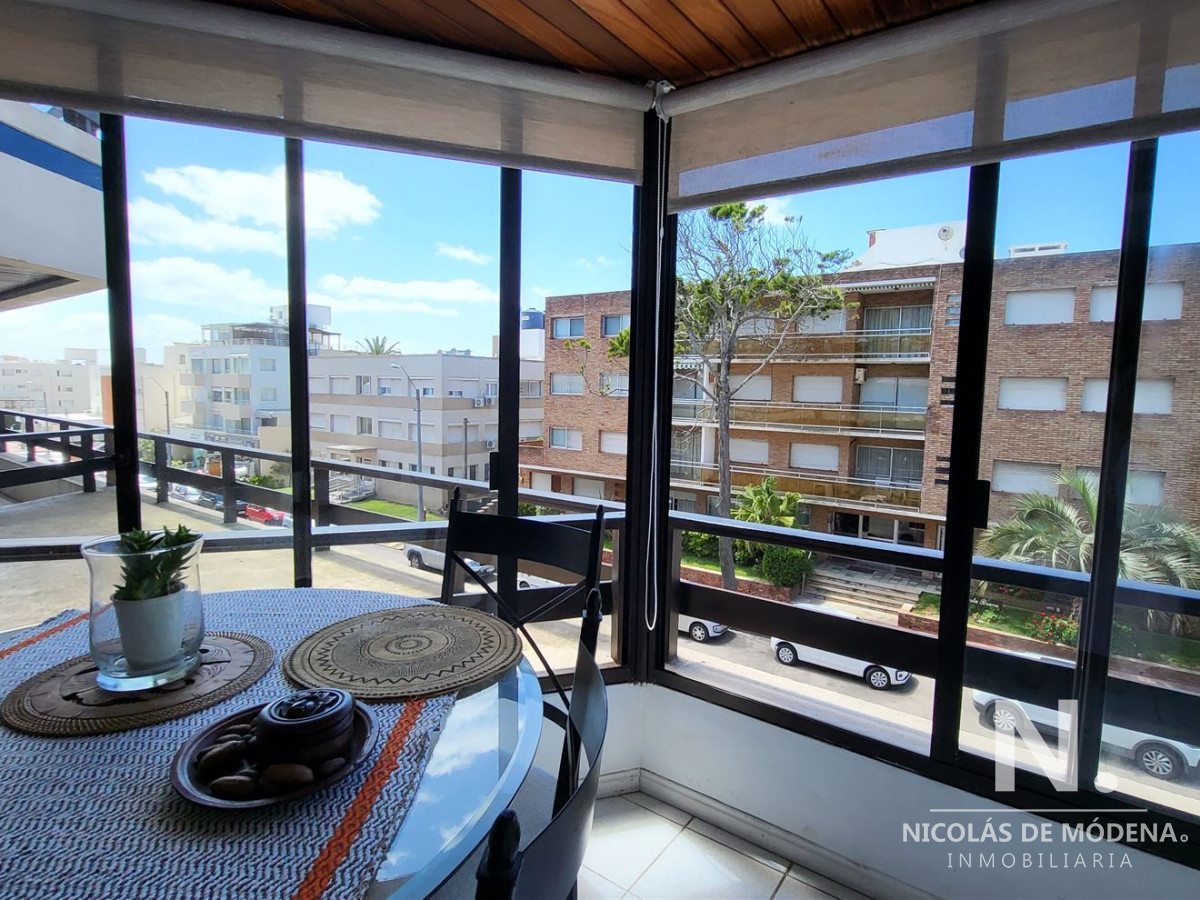 Vende apartamento de 3 dormitorios en Península, Punta del Este