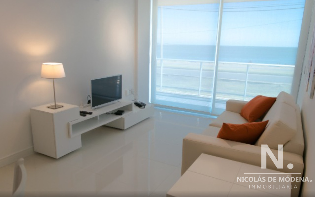 Se vende apartamento de 1 dormitorio con balcon en Mansa, Punta del Este.