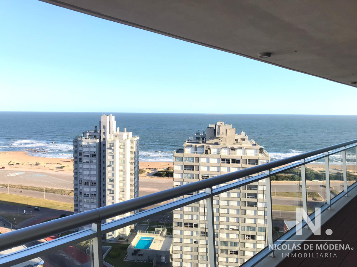 Espectacular departamento, de 3 dormitorios, a la venta en Punta del Este