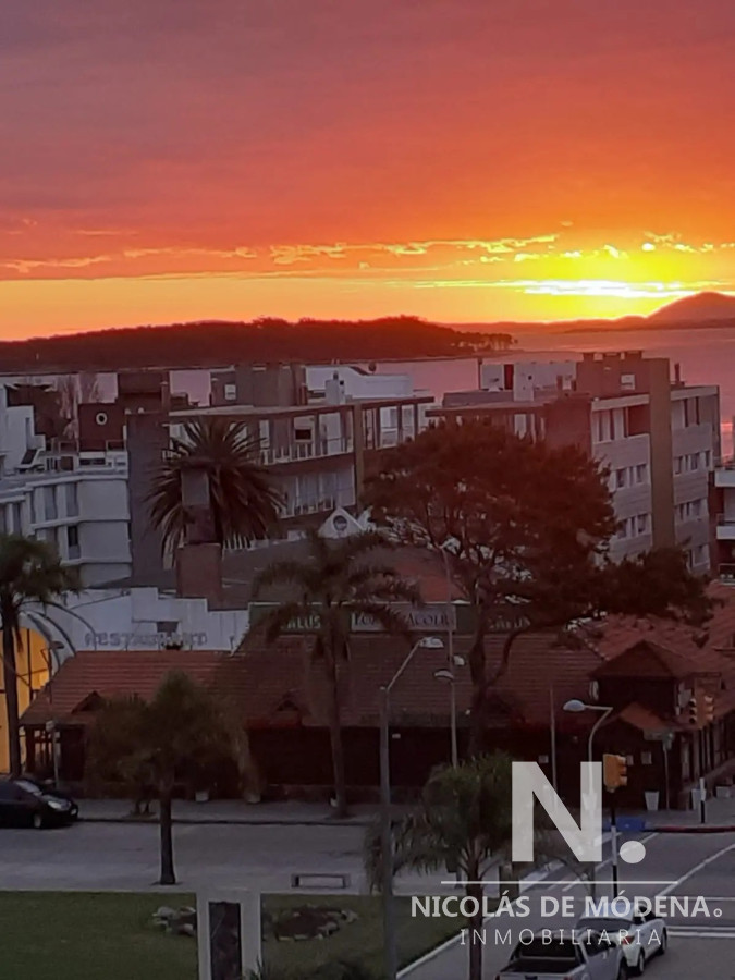 APARTAMENTO DE 3 DORMITORIOS EN VENTA EN PENINSULA 