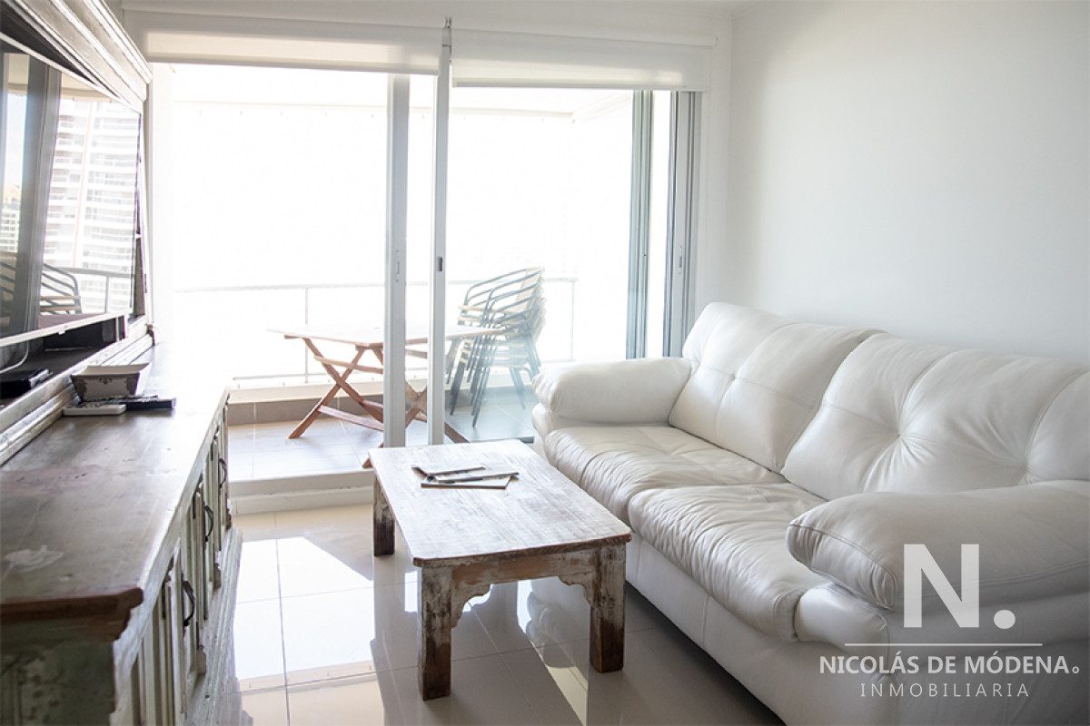 Apartamento en venta a solo 100 mts de Playa Brava. 2 dormitorios. Wind Tower