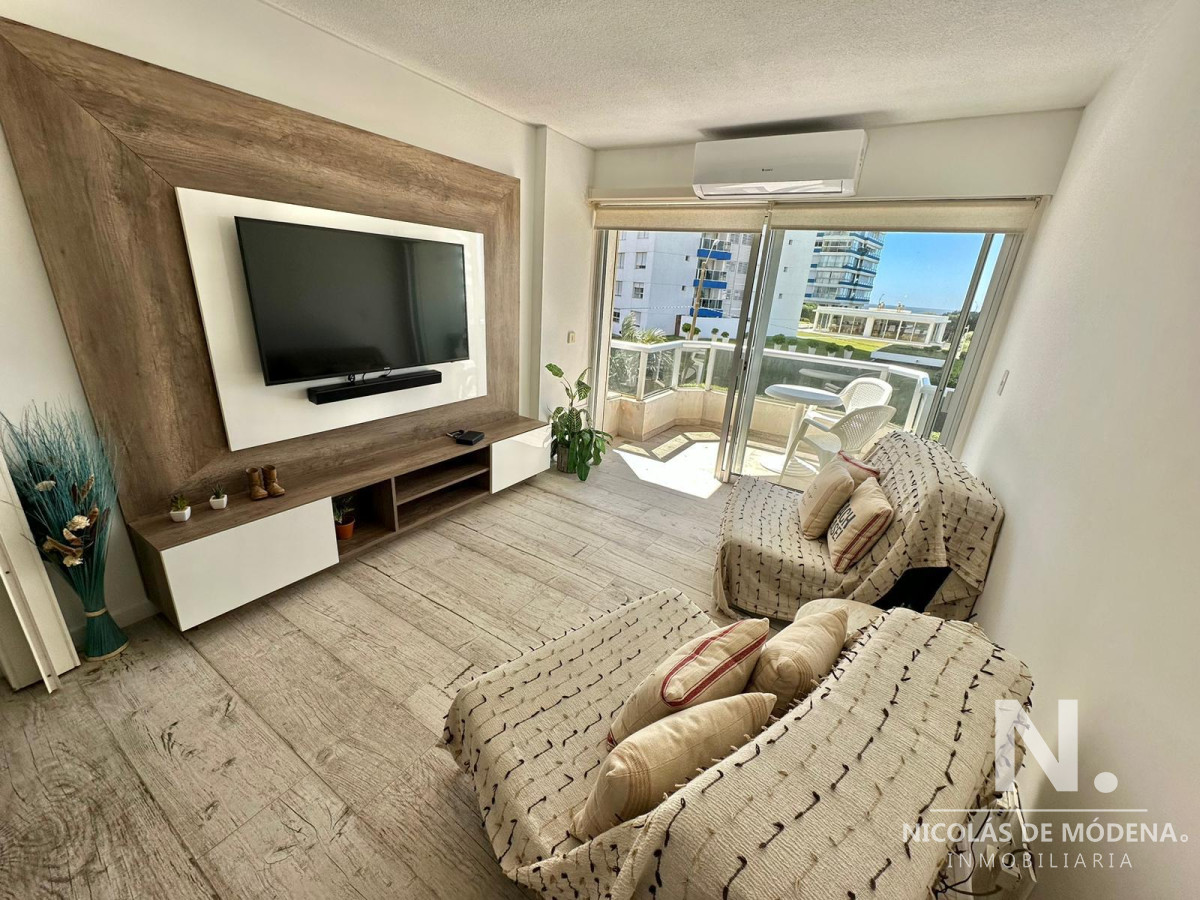 Venta, apartamento zona Chiverta , 1 dormitorio , reciclado con garaje Punta del Este