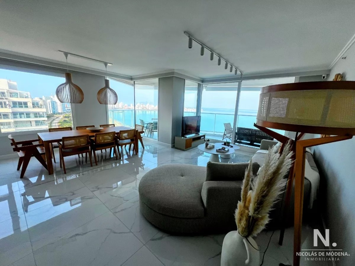 Apartamento en venta 4 dormitorios en Playa Mansa, Punta del Este.