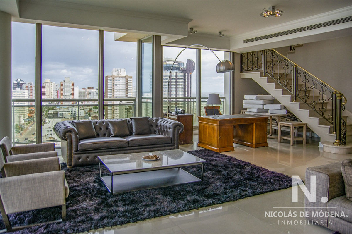 Impresionante penthouse frente al mar.  Torre Imperiale