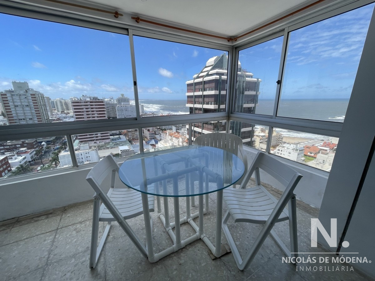 En venta apartamento en Península - Punta del Este de 2 dormitorios.