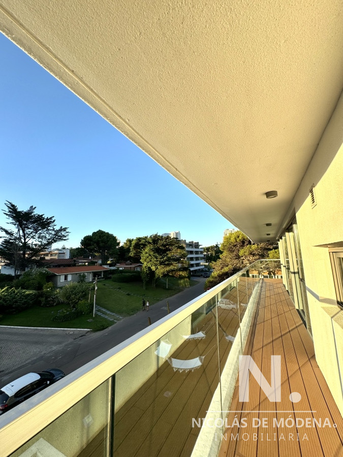 En venta apartamento de 2 dormitorios, balcon con vista espectacular en Brava- Punta del Este