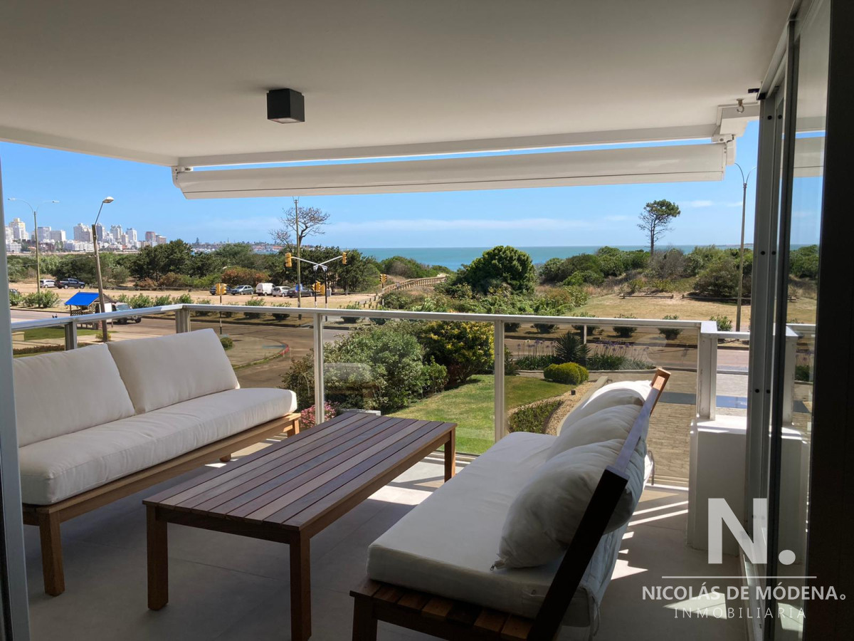 Espectacular departamento en venta reciclado, 3 dorm + dep. Playa Mansa.