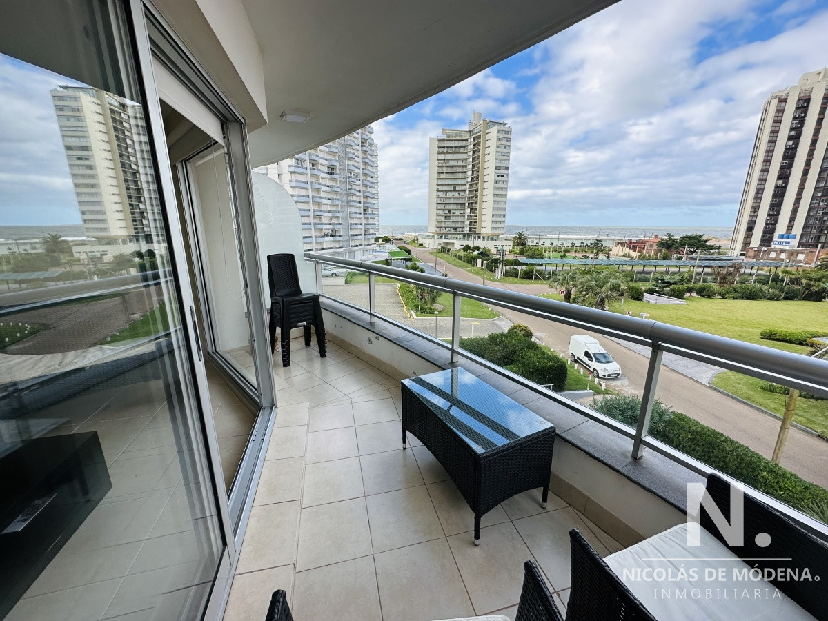 En venta Departamento en Brava Punta del Este de 2 Dormitorios.
