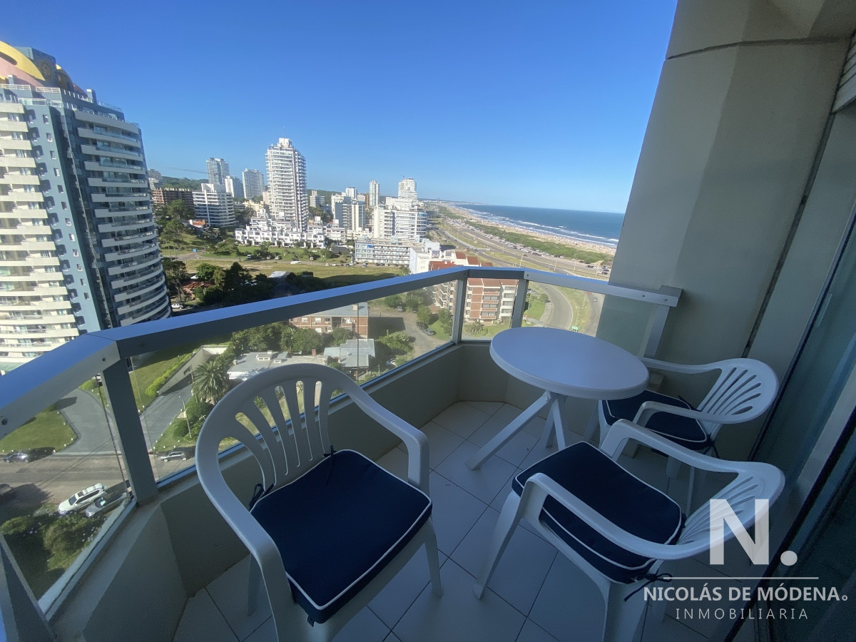 Vende apartamento de 2 dormitorios en Apartamento en Brava - Punta del Este.