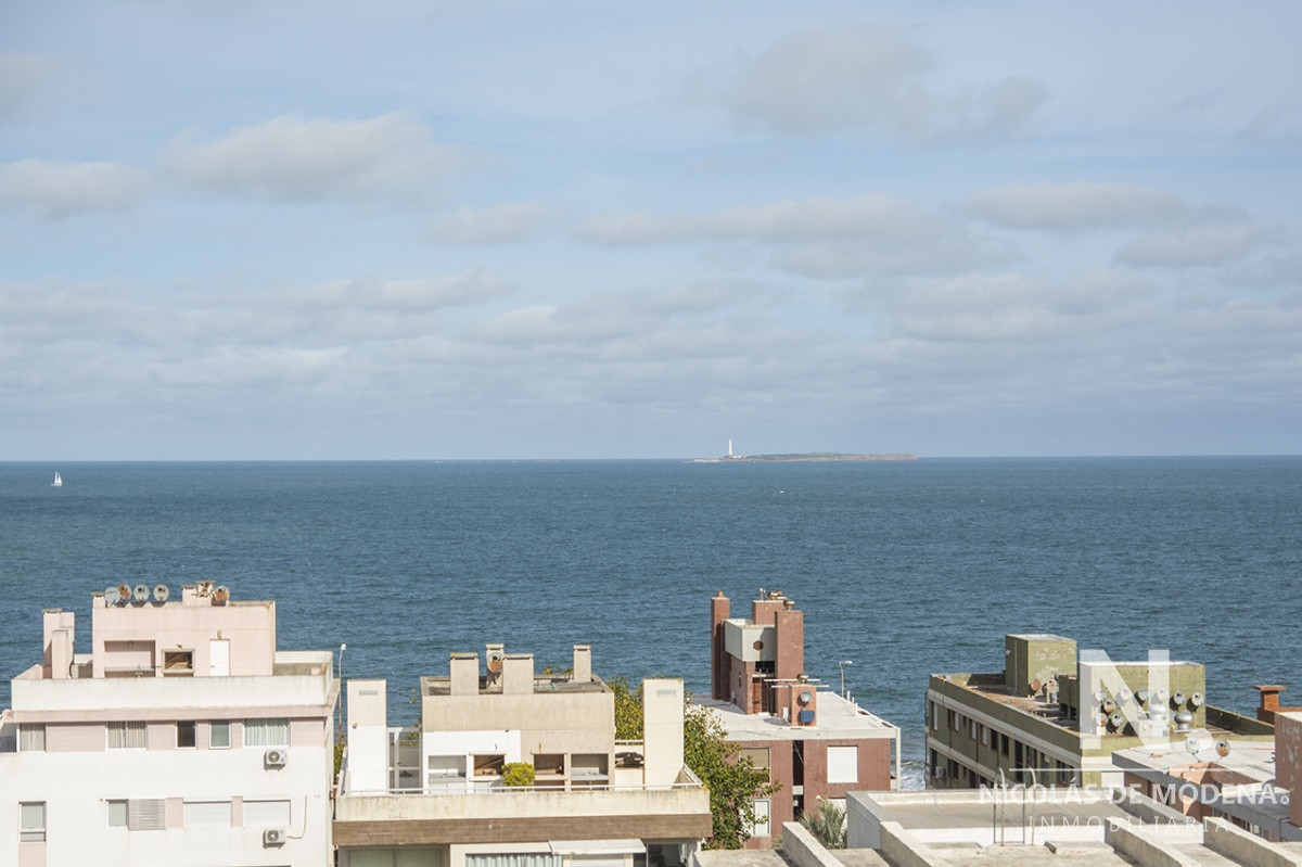 Esplendido departamento en venta ubicado en el edificio Fontemar con panorama al mar.