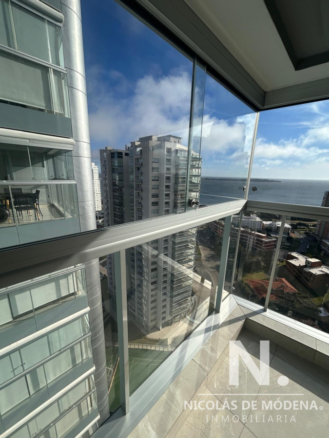 Vende apartamento con vista al mar de 2 dormitorios en Mansa, Punta del Este 