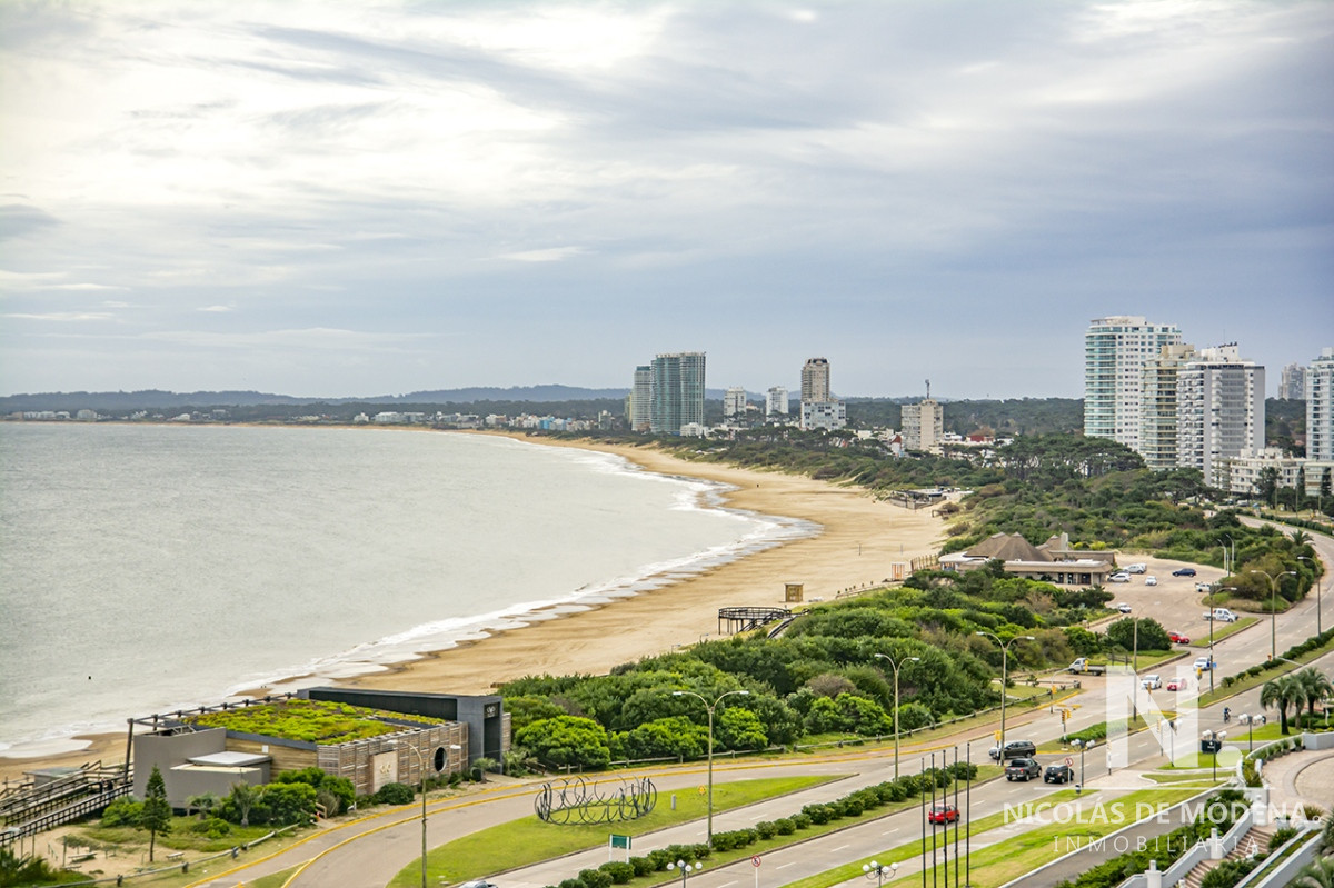 Espectacular apartamento de 3 suites en venta frente al mar