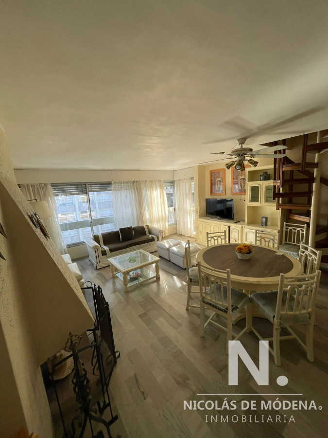 Venta Apartamento de 3 dormitorios en Península, Punta del Este a metros del mar