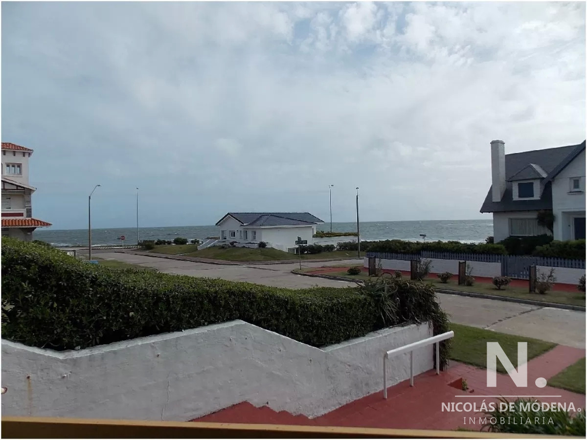 Departamento en venta con parrillero en zona faro de Punta del Este. O CON VISTA Y PARRILLERO