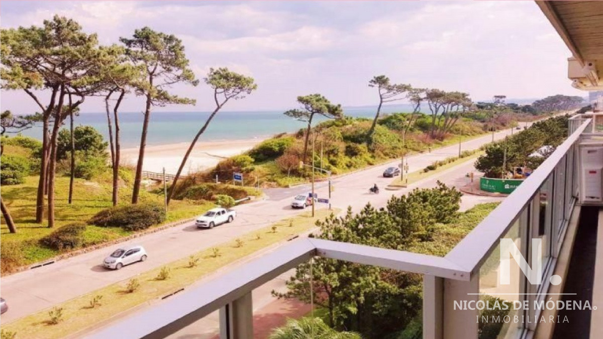 Venta Apartamento 3 dormitorios en zona Mansa, Frente al mar! Edificio Golden Gate