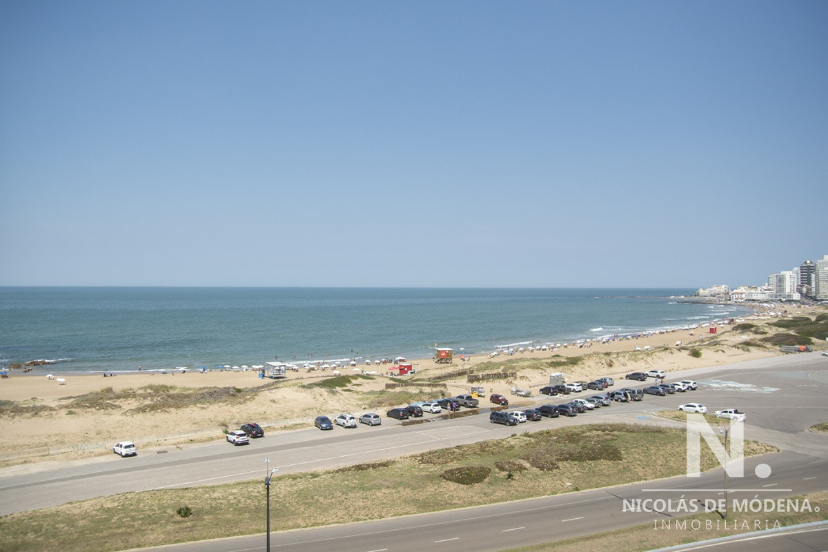 Oportunidad imperdible en primera linea a la brava, hermoso departamento.