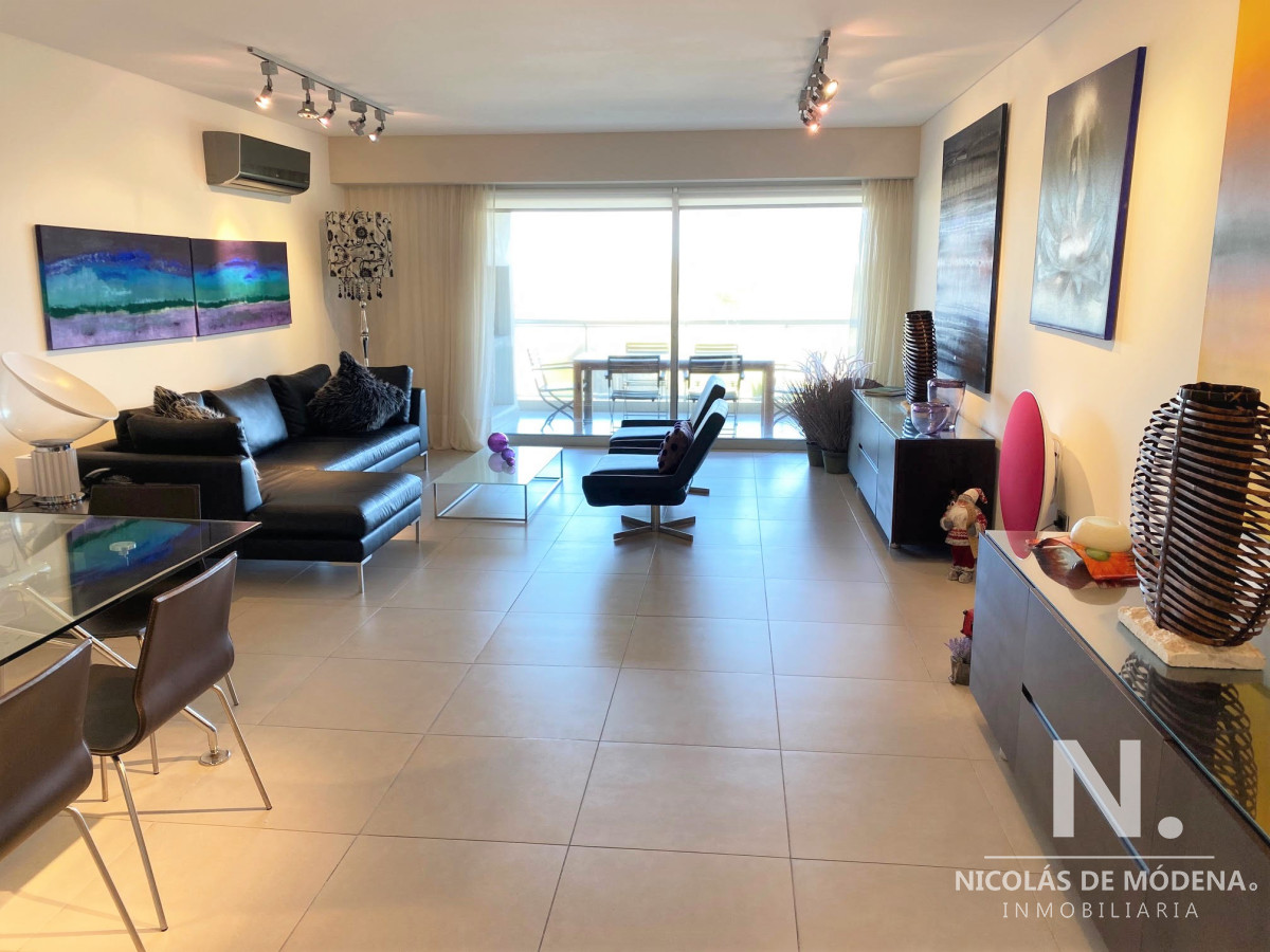 Apartamento 4 dormitorios en suite en Playa Brava frente al mar!