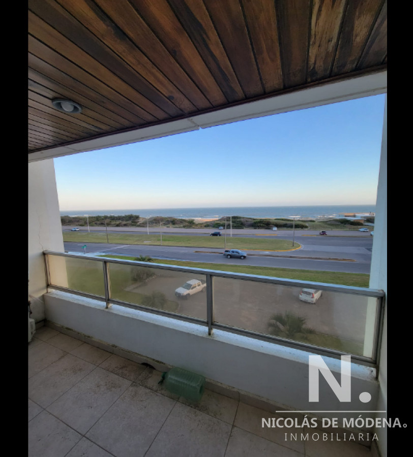 En alquiler apartamento de 2 dormitorios en Brava, frente al mar.