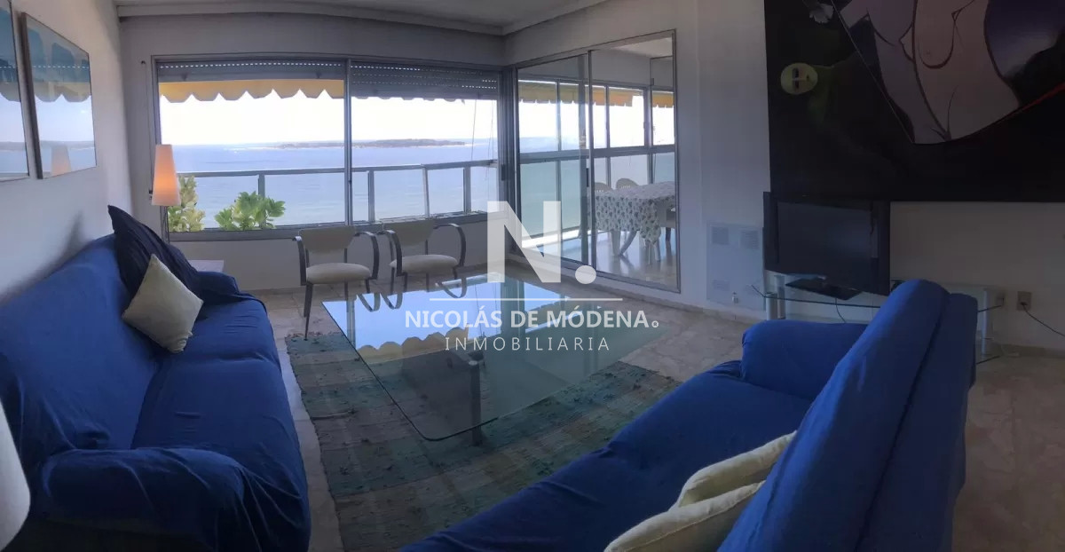 Venta Apartamento 2 dormitorios y dep en Playa Mansa frente al mar! - NDM11766A