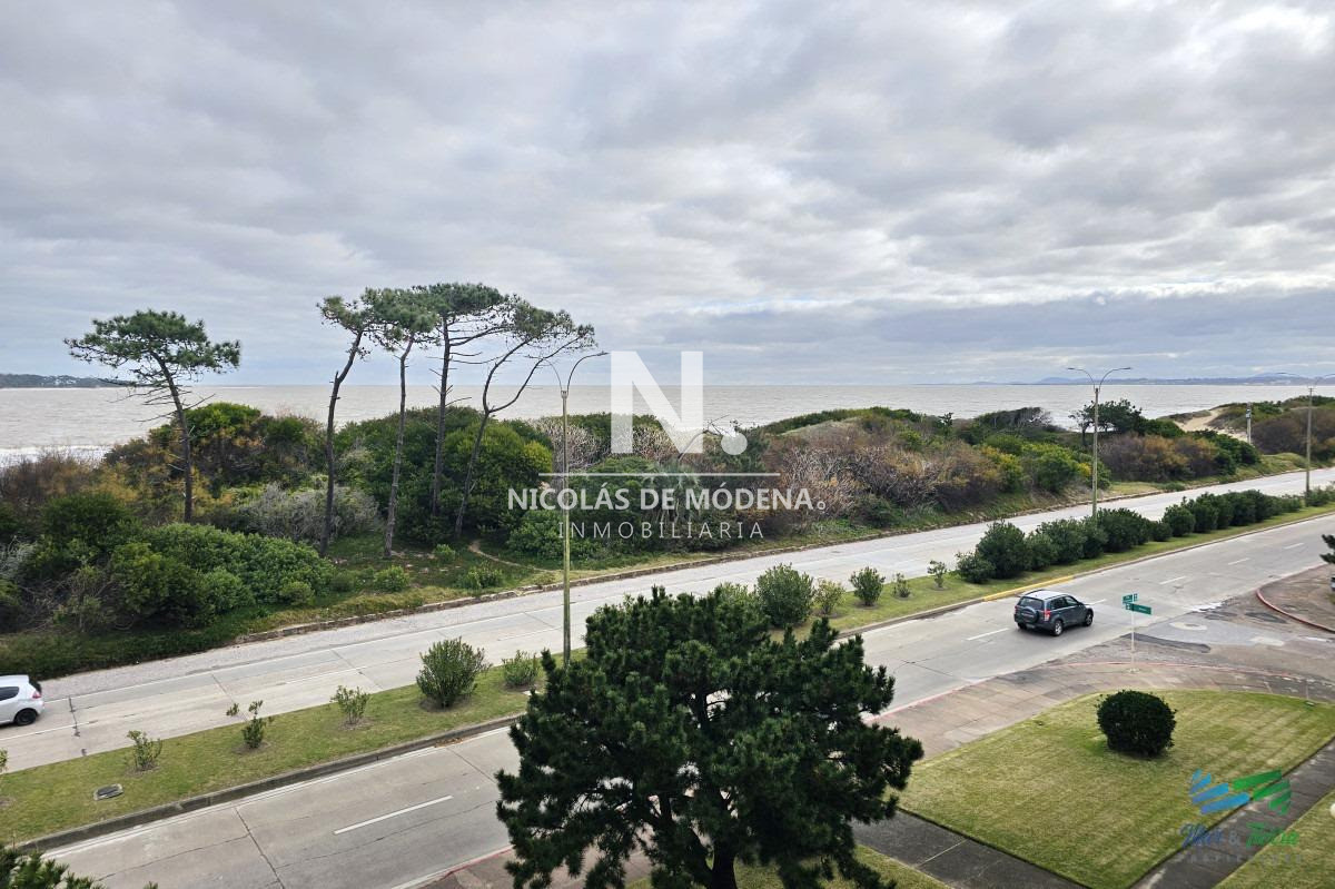 Edificio de 3 dormitorios en Punta del Este primera línea Mansa - NDM30089A