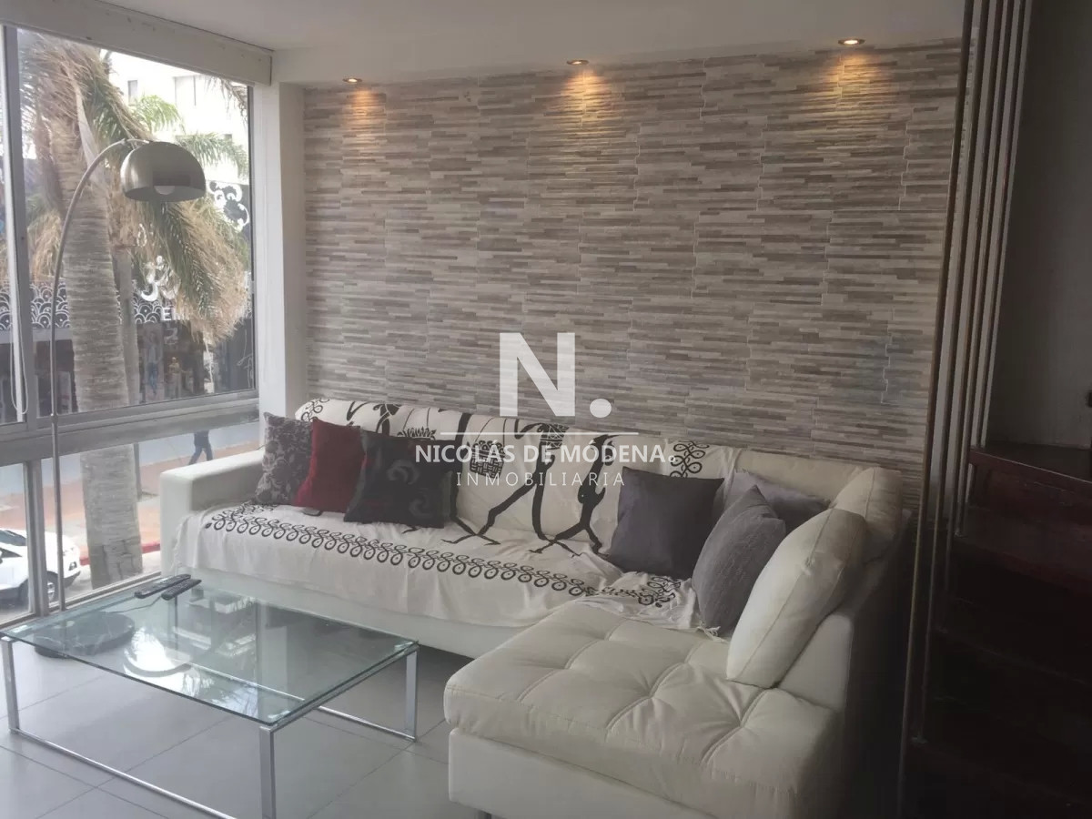 Vende apartamento de 3 dormitorios en Peninsula, Punta del Este  - NDM19544A