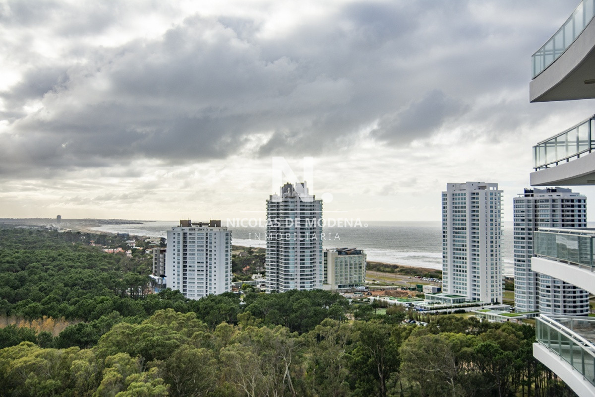 Departamento en piso alto en venta. Torre One. Punta del Este. - NDM11115A