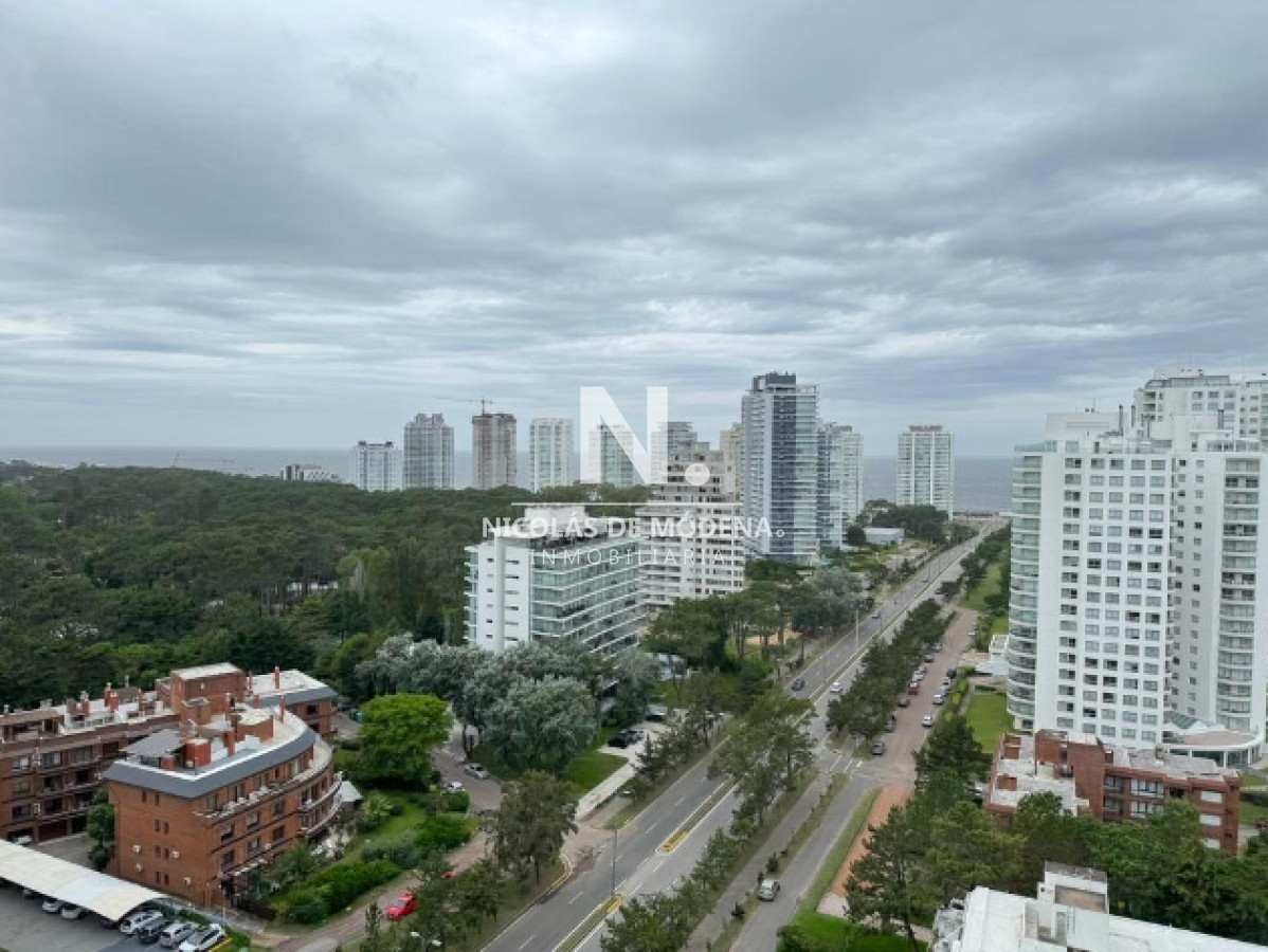 Alquila y vende apartamento de 3 dormitorios con vista al mar, en Roosevelt Punta del Este. - NDM23513A