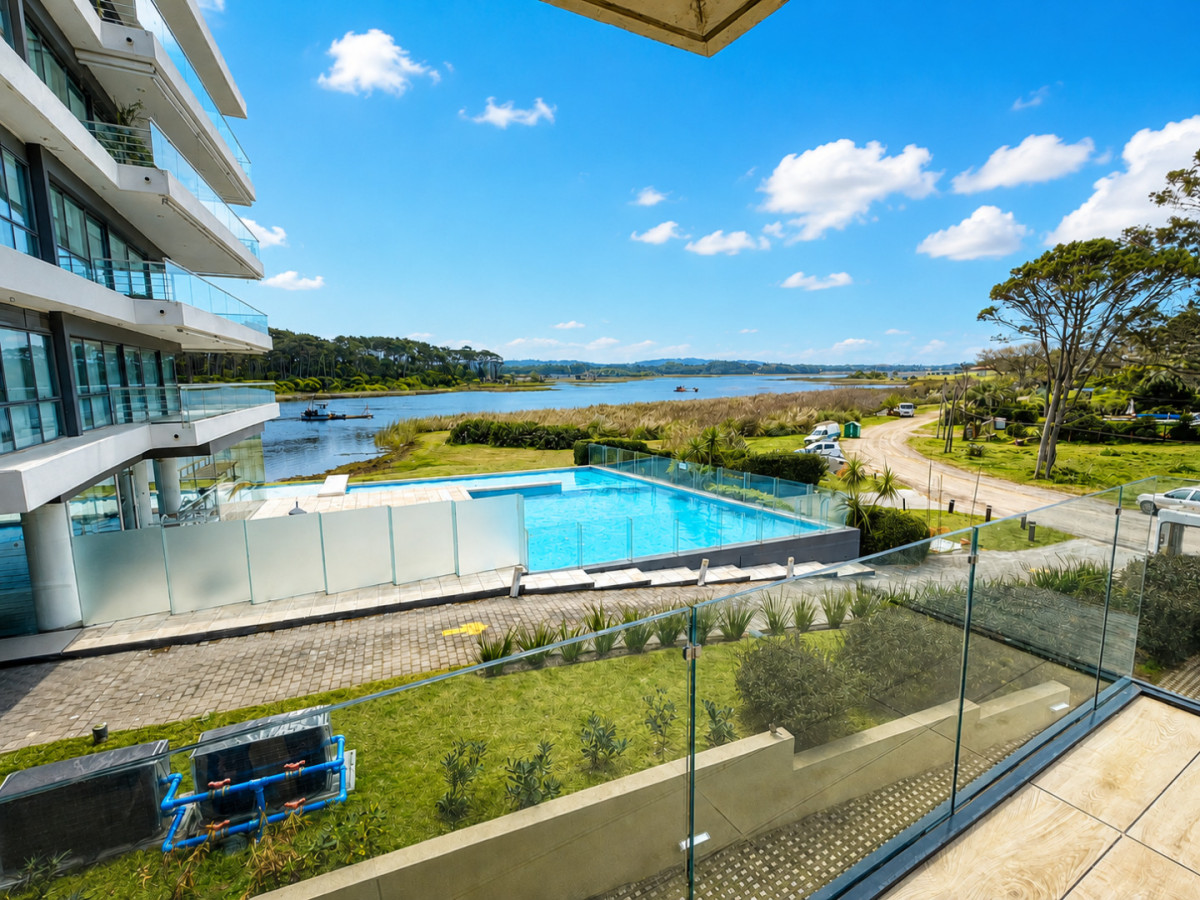 Imagen de Apartamento de 2 dormitorios con 2 baños en venta, gran terraza | Playa Mansa