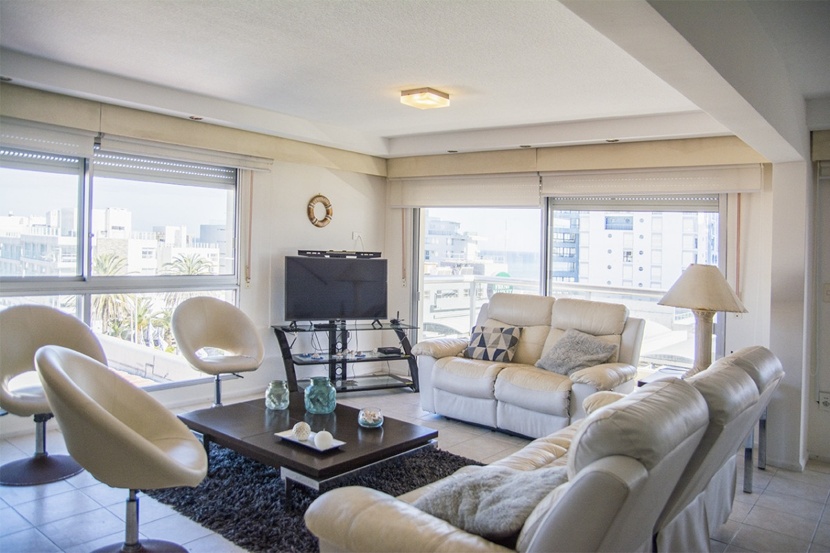 PORTO MARE , PUERTO , Penthouse duplex de 3 dormitorios en venta. Departamento con parrillero. 