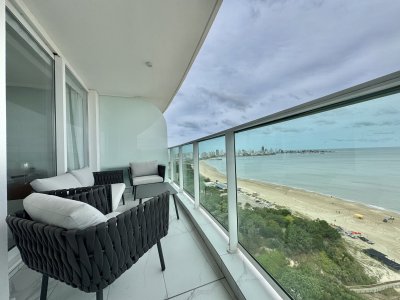 Apartamento en Mansa - Punta del Este en venta de 3 dormitorios.