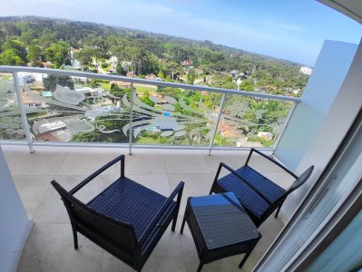 apartamento de 2 dormitorios y 2 baños, ubicado en la codiciada zona de Roosevelt