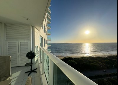 En venta impecable apartamento de 2 dormitorios en Mansa, Punta del Este.