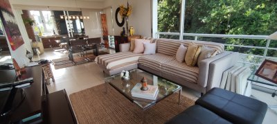 Vende departamento de 2 dormitorios en Mansa con vista hermosa.