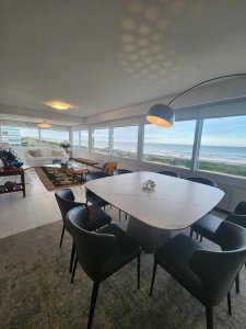 En venta apartamento en Tiburón II, de 3 dormitorios con excelente vista. 