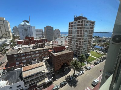 Departamento  en alquiler de 2 dormitorios  Peninsula, Punta del Este