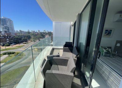Se vende apartamento de 2 dormitorios en Mansa Punta del Este.